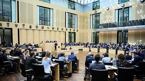 Der Bundesrat hat heute mehrere Gesetze der Bundesregierung ohne große Debatte gebilligt.