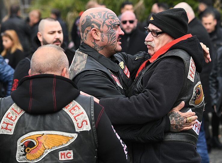 Hells Angels und Mitglieder befreundeter Rockergruppen aus mehreren Ländern bei der Beerdigung des  erschossenen Hells Angels-Chefs von Gießen, Aygün Mucuk.