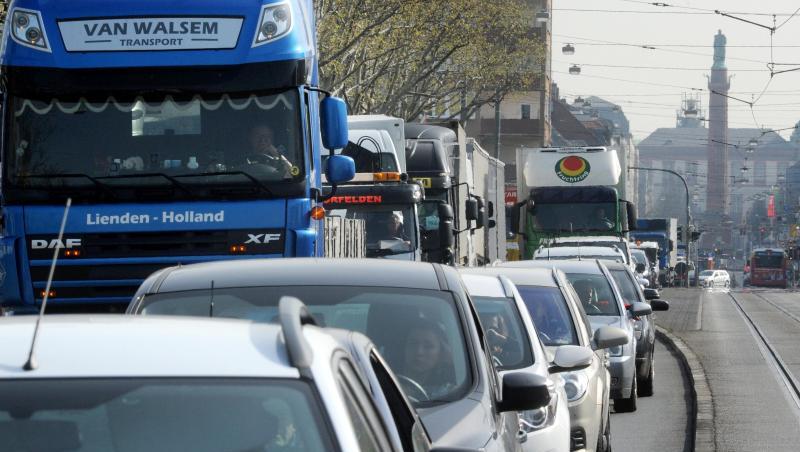 Sowohl tagsüber als auch nachts ist der Straßenverkehr der größte Lärmverursacher. Sowohl tagsüber als auch nachts ist der Straßenverkehr der größte Lärmverursacher.