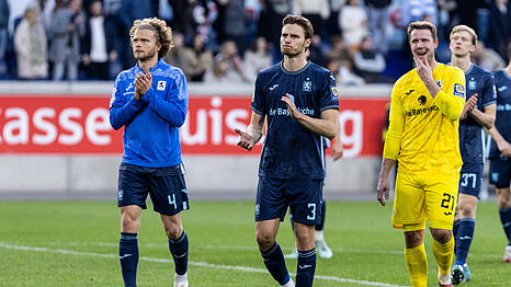 Lassen im Aufstiegsrennen federn: Die L&ouml;wen um Siemen Voet.