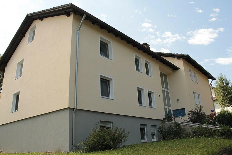 Der Tatort: Das Mehrfamilienhaus in der Bauernberger Straße in Prien.