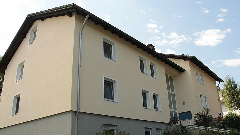 Der Tatort: Das Mehrfamilienhaus in der Bauernberger Straße in Prien. Der Tatort: Das Mehrfamilienhaus in der Bauernberger Straße in Prien.