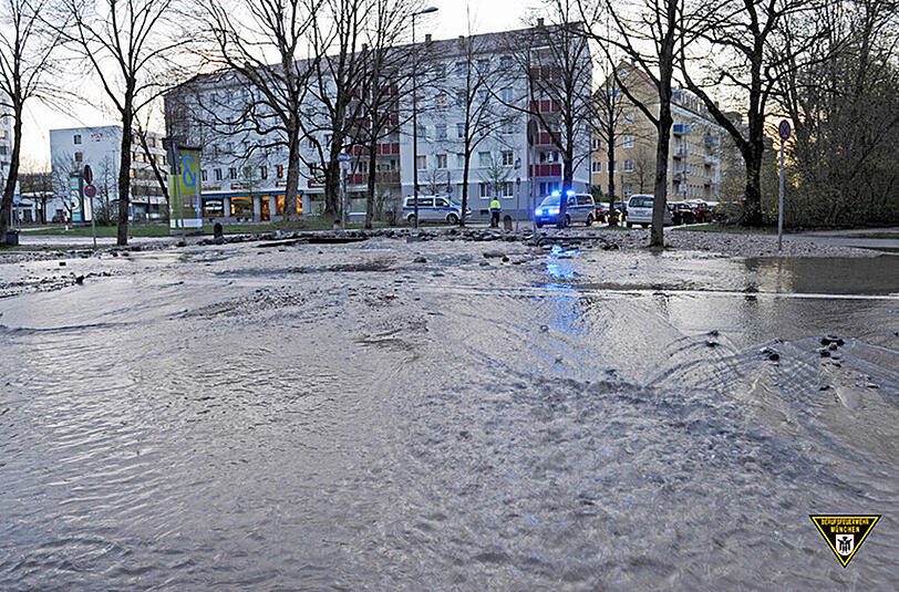 Land unter! So sah es am Donnerstagmorgen in der Balanstraße aus.