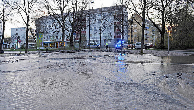 Land unter! So sah es am Donnerstagmorgen in der Balanstraße aus. Land unter! So sah es am Donnerstagmorgen in der Balanstraße aus.