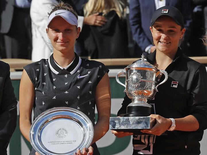 "Du hast mir heute eine Lehrstunde erteilt", sagte Vondrousova nach dem Spiel zu Barty.