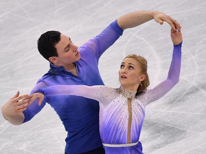 Eiskunstläufer Aljona Savchenko und Bruno Massot aus Deutschland in Aktion. Foto: Peter Kneffel/dpa/Archivbild