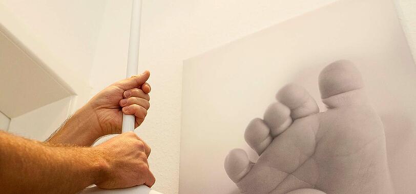Lautes Trampeln in der Wohnung kann die Nachbarn ärgern - Rücksicht nehmen erleichtert das Zusammenleben.
