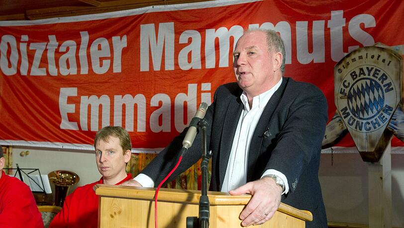 Uli Hoeneß beim Besuch bei den "Oiztaler Mammuts Emmading" Uli Hoeneß beim Besuch bei den "Oiztaler Mammuts Emmading"