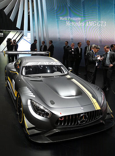 Mercedes AMG GT3: Ein 6,3 Liter großer V8-Sauger soll das Supercar über die Rennstrecke jagen.