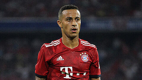 Verletzungsschock in Osnabrück: Bayerns Spielmacher Thiago zieht sich einen Bänderriss zu.