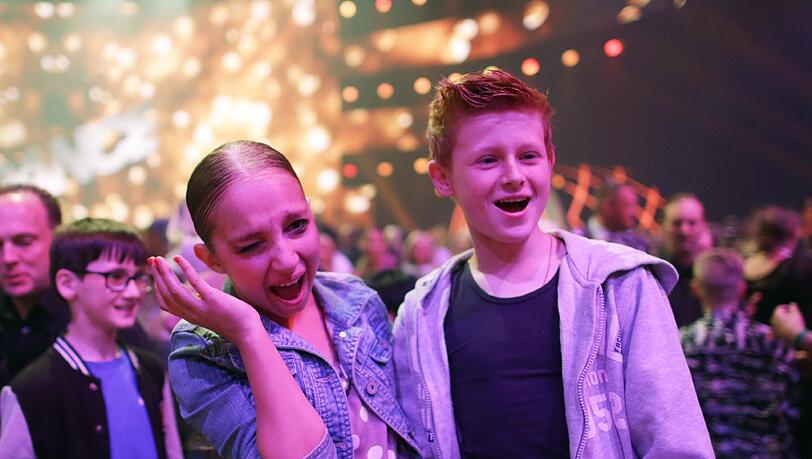 So sehen Sieger aus! Veronika und Daniel gewinnen das "Got to Dance" -Finale. Die Bilder vom Tanzfinale So sehen Sieger aus! Veronika und Daniel gewinnen das "Got to Dance" -Finale. Die Bilder vom Tanzfinale