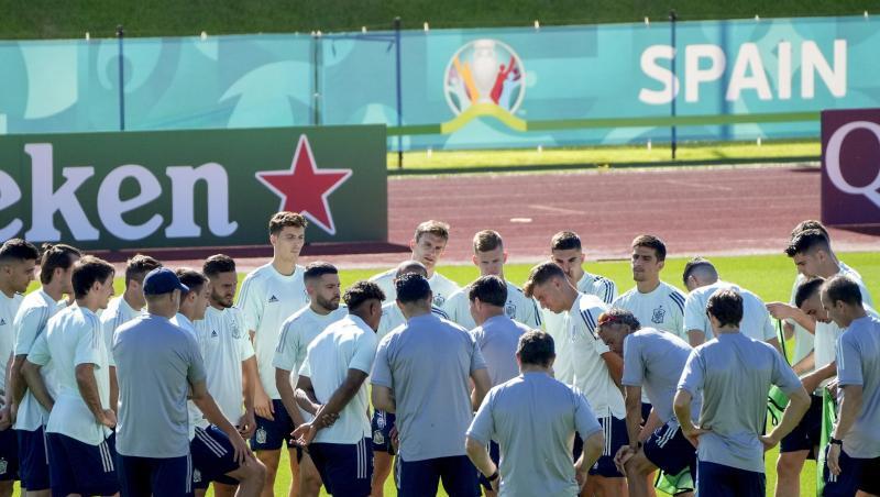 Die spanische Nationalmannschaft bereitet sich in der Heimat auf das Halbfinale gegen Italien vor.