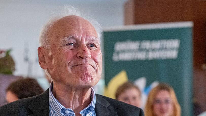 Der frühere CSU-Chef Erwin Huber hatte zuletzt gewisse Sympathien für grüne Politik-Ideen erkennen lassen - nun kritisiert er offen das Vorgehen des aktuellen Parteichefs Markus Söder. (Archivbild) Der frühere CSU-Chef Erwin Huber hatte zuletzt gewisse Sympathien für grüne Politik-Ideen erkennen lassen - nun kritisiert er offen das Vorgehen des aktuellen Parteichefs Markus Söder. (Archivbild)