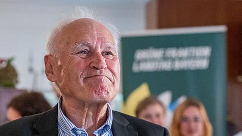 Der fr&uuml;here CSU-Chef Erwin Huber hatte zuletzt gewisse Sympathien f&uuml;r gr&uuml;ne Politik-Ideen erkennen lassen - nun kritisiert er offen das Vorgehen des aktuellen Parteichefs Markus S&ouml;der. (Archivbild)