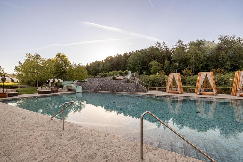 Auch ein Wellnessbereich mit beheiztem Außenpool gehört zum Hotel Moser. Auch ein Wellnessbereich mit beheiztem Außenpool gehört zum Hotel Moser.