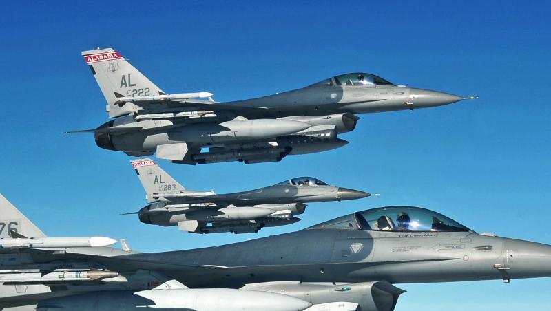 Angesichts der Auftragszahlen für Kampfflugzeuge ist davon auszugehen, dass diese in der näheren Zukunft der Exportschlager der US-Waffenindustrie bleiben. Angesichts der Auftragszahlen für Kampfflugzeuge ist davon auszugehen, dass diese in der näheren Zukunft der Exportschlager der US-Waffenindustrie bleiben.