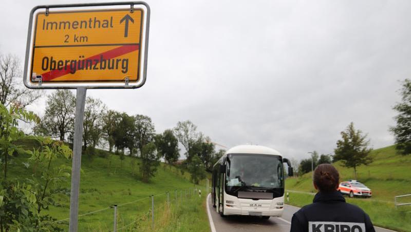 Vor den Augen anderer Passagiere erstach ein Mann im vergangenen Sommer in einem Bus seine getrennt lebende Ehefrau.