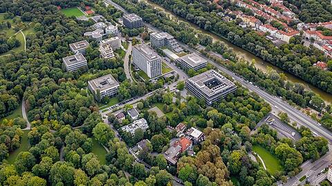 Der Tucherpark zwischen Isar und Englischem Garten ist bislang für die meisten nicht zugänglich. Das soll sich ändern. Es könnte eine neue Surferwelle geschaffen werden.