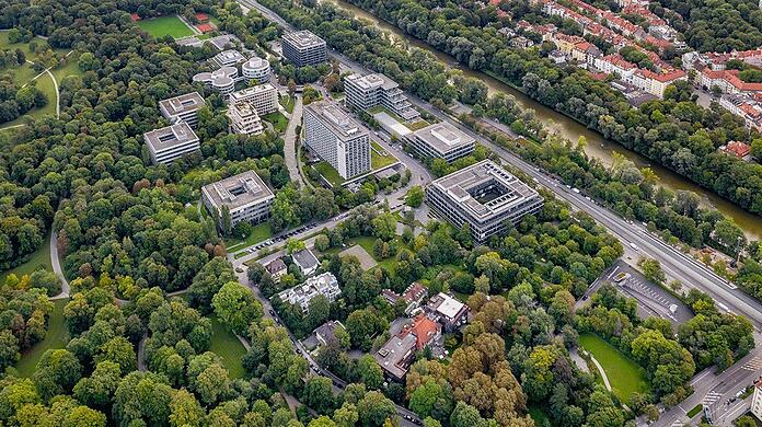 Der Tucherpark zwischen Isar und Englischem Garten ist bislang für die meisten nicht zugänglich. Das soll sich ändern. Es könnte eine neue Surferwelle geschaffen werden.