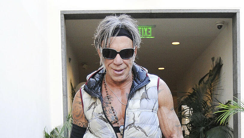 Mickey Rourke Anfang November nach einem Restaurantbesuch in L.A. Mickey Rourke Anfang November nach einem Restaurantbesuch in L.A.