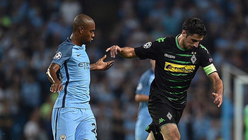 Im Nachholspiel am Mittwochabend gegen Manchester City gab es für Gladbachs Kapitän Lars Stindl (r.) wenig zu holen. Im Nachholspiel am Mittwochabend gegen Manchester City gab es für Gladbachs Kapitän Lars Stindl (r.) wenig zu holen.