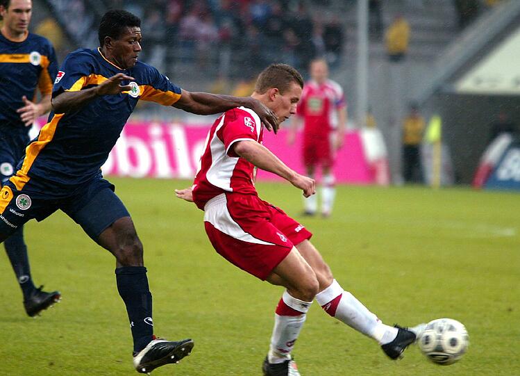 Tor 3, Oktober 2004: Der Nationalspieler geht mit seinem Klub in die 2. Liga &ndash; und schießt auch dort alles kurz und klein. Besonders hübsch: Sein Tor beim 3:2 gegen Oberhausen nach perfekter Brust-Annahme und Abschluss aus spitzem Winkel.