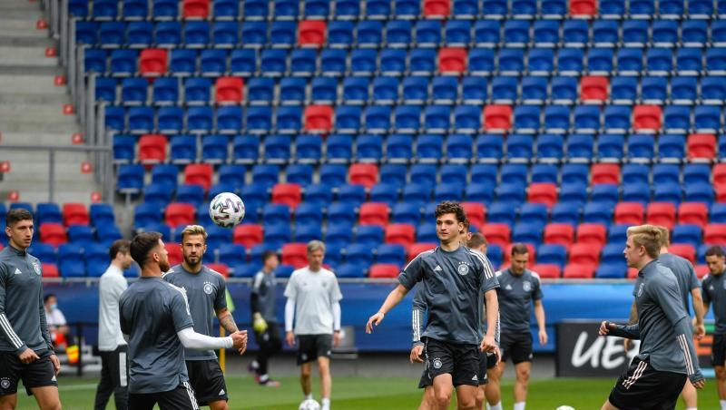 Die Spieler der deutschen U21 trainieren in der MOL Arena Sosto.