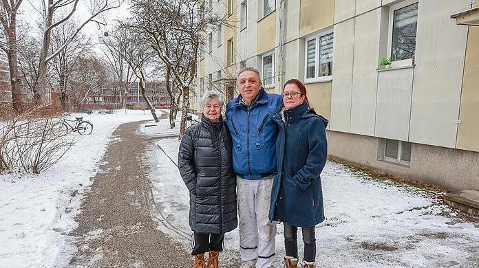 Ende Januar berichtete die AZ über Doris Völkl, Harun Celebi und Saskia S. (v.l.). Die Mieter waren entsetzt über die ungewöhnlich hohen Nebenkosten, die sie für ihre Wohnungen am Münchner Harthof bezahlen sollten.