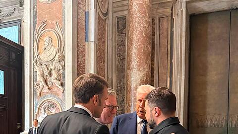 Macron spricht mit Selenskyj in Rom über den Krieg in der Ukraine.