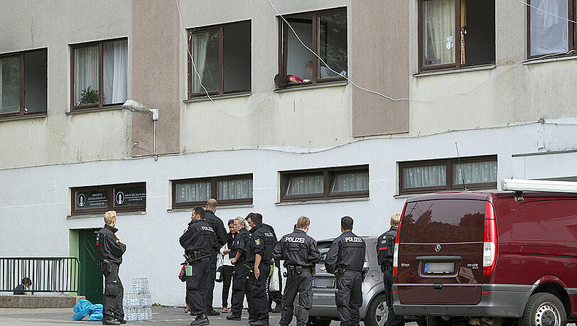 In einer Asylbewerber-Unterkunft in Wiesbaden ist eine junge Frau getötet worden. In einer Asylbewerber-Unterkunft in Wiesbaden ist eine junge Frau getötet worden.