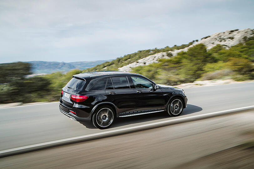 367 PS leistet der von AMG auf mehr Leistung und Drehfreude optimierte Dreiliter-V6-Biturbo und 520 Newtonmeter. Das soll laut Hersteller reichen, um in 4,7 Sekunden aus dem Stand auf 100 km/h zu beschleunigen.