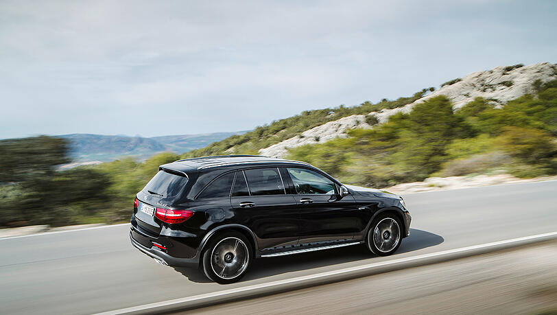 367 PS leistet der von AMG auf mehr Leistung und Drehfreude optimierte Dreiliter-V6-Biturbo und 520 Newtonmeter. Das soll laut Hersteller reichen, um in 4,7 Sekunden aus dem Stand auf 100 km/h zu beschleunigen. 367 PS leistet der von AMG auf mehr Leistung und Drehfreude optimierte Dreiliter-V6-Biturbo und 520 Newtonmeter. Das soll laut Hersteller reichen, um in 4,7 Sekunden aus dem Stand auf 100 km/h zu beschleunigen.