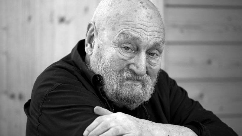 Der deutsche Schauspieler Rolf Hoppe, hier im November 2015, ist tot.