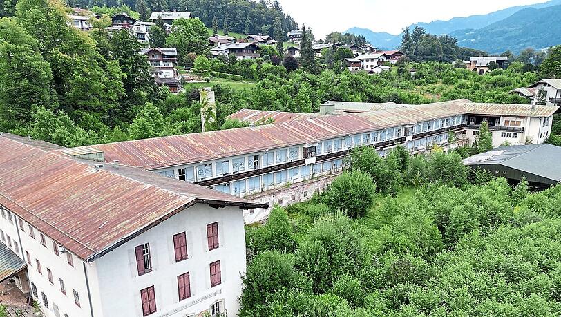 Die Kurklinik Stanggaß in Bischofswiesen steht seit 26 Jahren leer und verfällt. Für das alpine Dorf soll sie abgerissen werden.