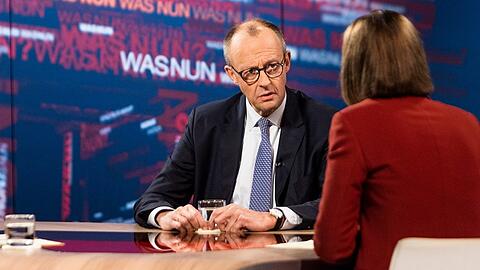 Bettina Schausten im Gespr&auml;ch mit Bundeskanzler Friedrich Merz, hier in "Was nun, Herr Merz?" vom 16. Dezember 2025.