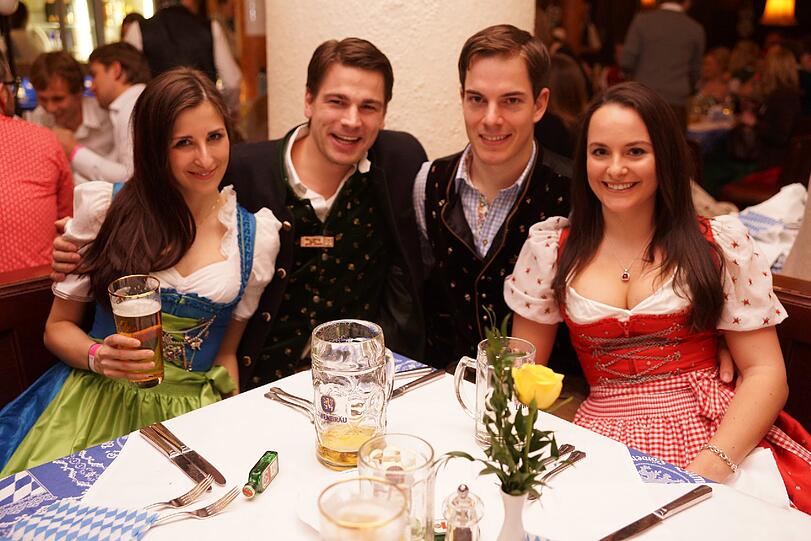 Wiesn-Halbzeit: Immer wenn es noch knapp ein halbes Jahr bis zum Oktoberfest ist, feiern die Münchner im Franziskaner. Die Bilder vom sexy Wiesn-Warm-up.