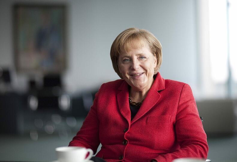 Geburtstag: Angela Merkel wird 60 Jahre alt! Hier gibt's die kultigsten Merkel-Fotos zum Durchklicken...