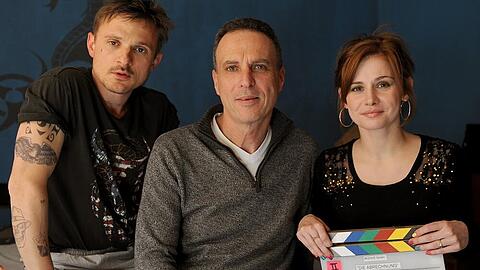 Regisseur Dror Zahavi (Mitte) mit den Schauspielern Florian Lukas und Josefine Preuß