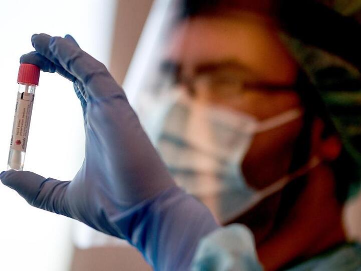 Seit Samstag können sich Reiserückkehrer kostenlos auf das Coronavirus testen lassen.