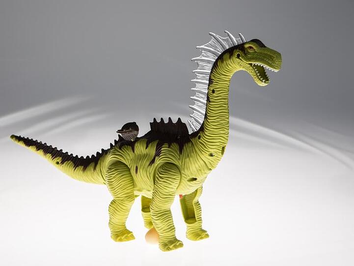 Eine Dinosaurier-Figur aus Plastik, die laut EU-Kommission ein gefährliches Produkt ist.