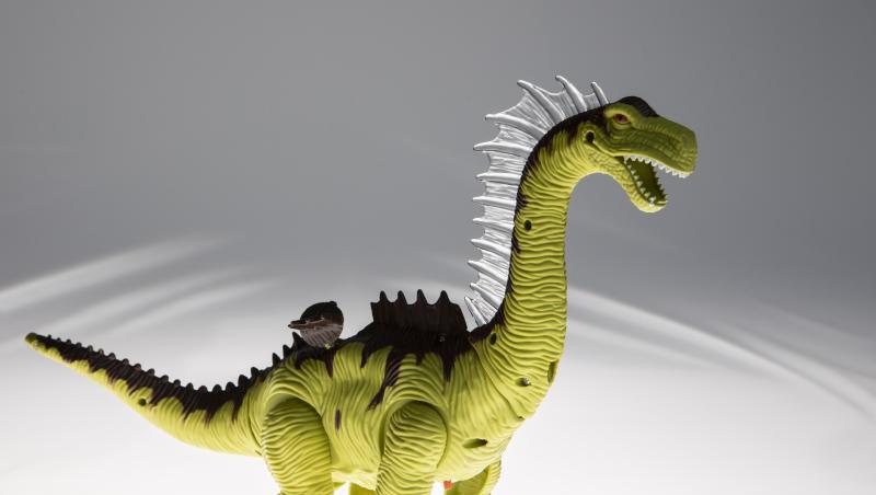 Eine Dinosaurier-Figur aus Plastik, die laut EU-Kommission ein gefährliches Produkt ist. Eine Dinosaurier-Figur aus Plastik, die laut EU-Kommission ein gefährliches Produkt ist.