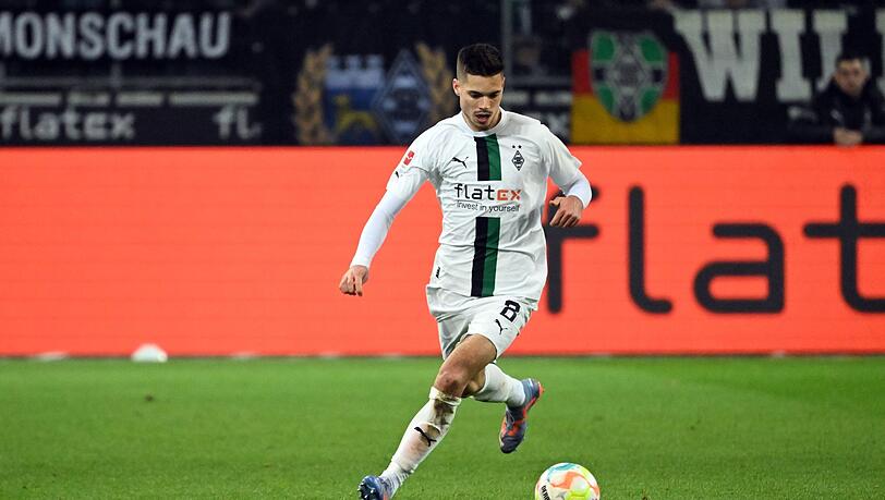 Mittelfeldstratege Julian Weigl steht bei Borussia Mönchengladbach vor seinem Kader-Comeback.