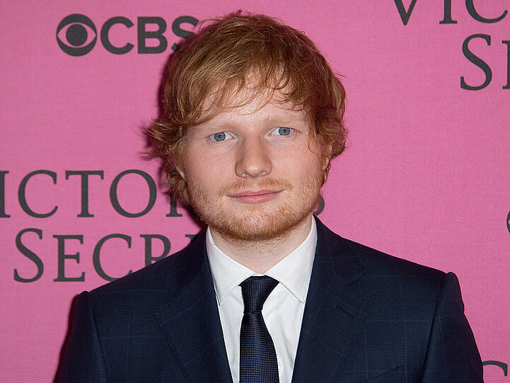 Ed Sheeran wird von Fans belagert