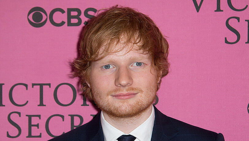 Ed Sheeran wird von Fans belagert Ed Sheeran wird von Fans belagert