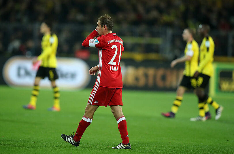 Philipp Lahm: Note 3. Super-Ball als Volley-Flanke in vollem Lauf nach Alonso-Vorlage, viel Power nach vorne, aber keine Präzision. Ließ sich auch durch einen Brummschädel nach Knall auf den Hinterkopf nicht aufhalten. Musste nach 67 Minuten raus. Hm. Merkwürdig.