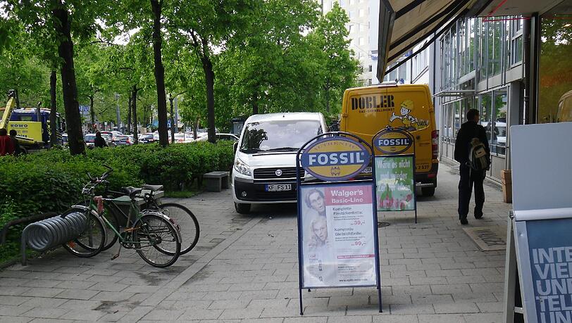 Vielleicht gibt es ganz rechts ein Durchkommen... Vielleicht gibt es ganz rechts ein Durchkommen...