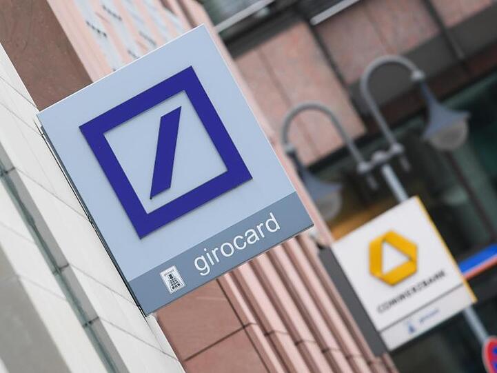 Die beiden größten deutschen Privatbanken, Deutsche Bank und Commerzbank, hatten am 17. März erklärt, dass sie über einen möglichen Zusammenschluss der beiden Häuser beraten.
