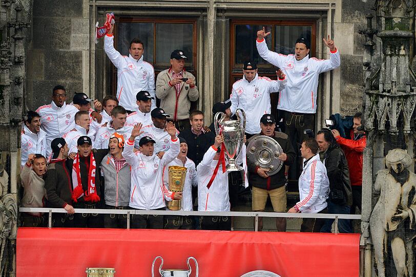 Mia san Triple. Die Bilder von der Bayern-Siegesfeier auf dem Rathaus-Balkon.