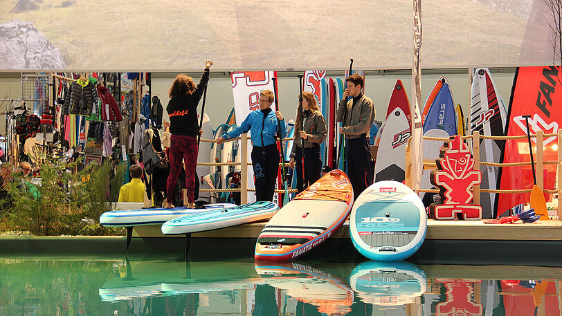 Zum ersten Mal können Free-Besucher Stand-Up-Paddling (SUP) im Wasserbecken testen.
