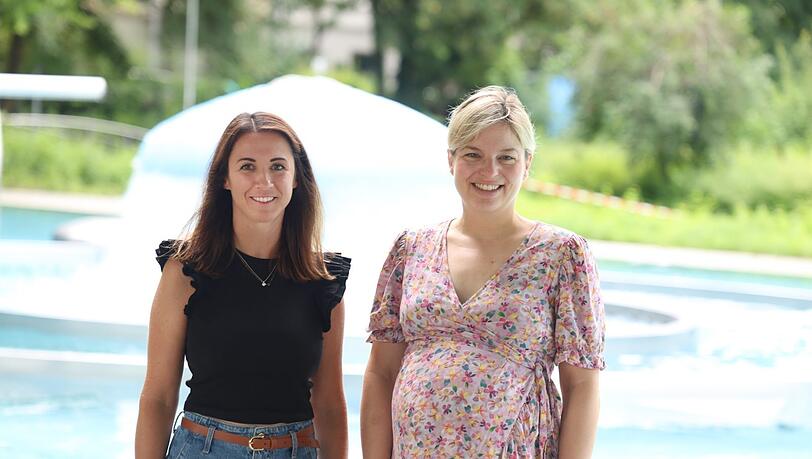 Grünen-Politikerin Katharina Schulze (r.) und Nicole Gargitter von den Stadtwerken im Ungererbad. Grünen-Politikerin Katharina Schulze (r.) und Nicole Gargitter von den Stadtwerken im Ungererbad.